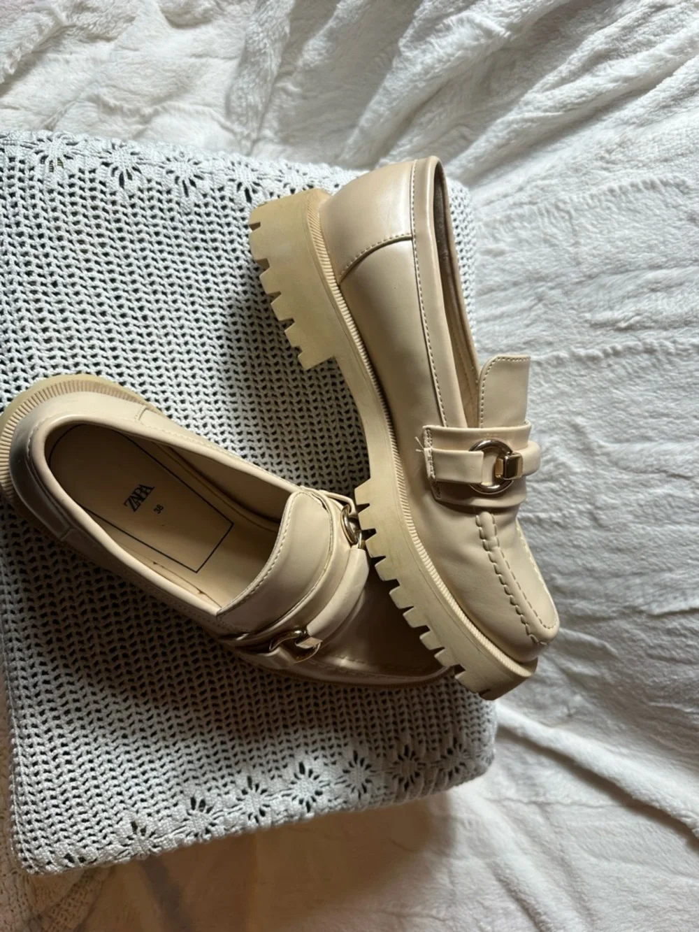 Zara women’s size 7.5 Cream Leather Bit Loafers - Picture 6 of 9